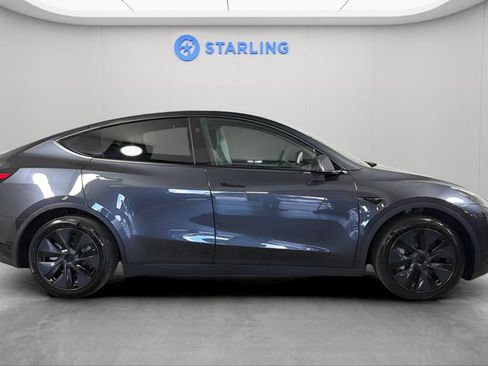 Used 2025 Tesla Model Y Long Range RWD image 11