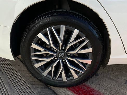 Used 2025 Nissan Altima 2.5 SV image 9