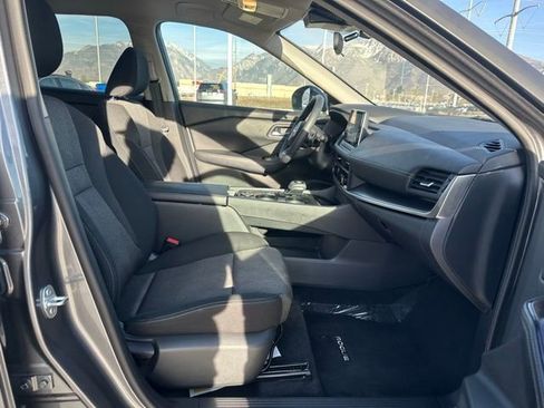 Used 2024 Nissan Rogue SV AWD/4WD image 17