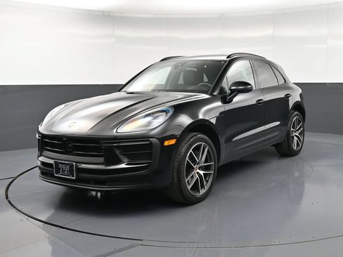 Certified 2026 Porsche Macan AWD/4WD image 6