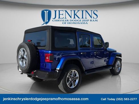 Used 2018 Jeep Wrangler Unlimited Sahara AWD/4WD image 4