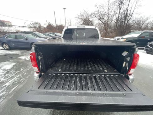 Used 2017 Toyota Tacoma SR5 image 22
