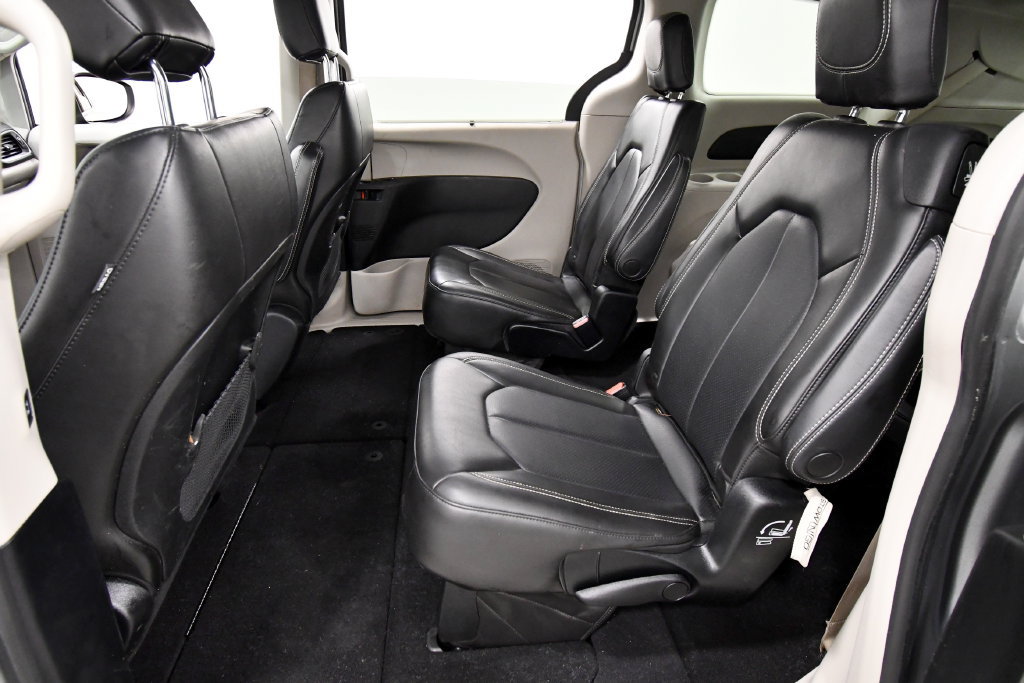 Used 2020 Chrysler Voyager Lxi FWD image 13