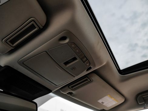 Used 2021 Nissan Armada SL w/ Captain's Chairs Package image 48