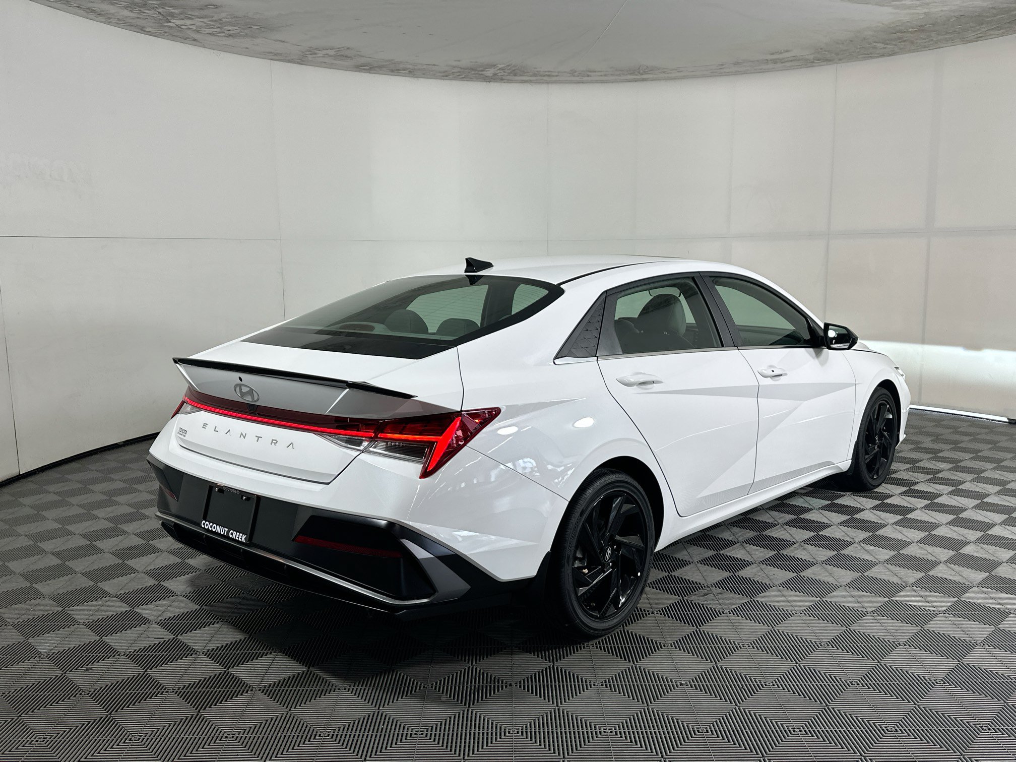 Used 2026 Hyundai Elantra SEL Sport Premium FWD image 3
