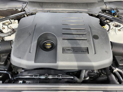 Certified 2023 Land Rover Discovery S R-Dynamic image 9