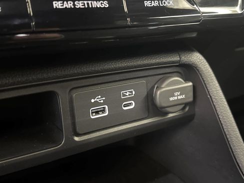 Used 2025 Honda Pilot TrailSport image 26