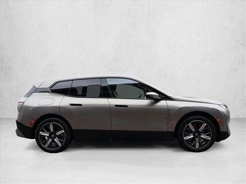 Used 2023 BMW iX xDrive50 w/ Sport Package AWD/4WD image 5