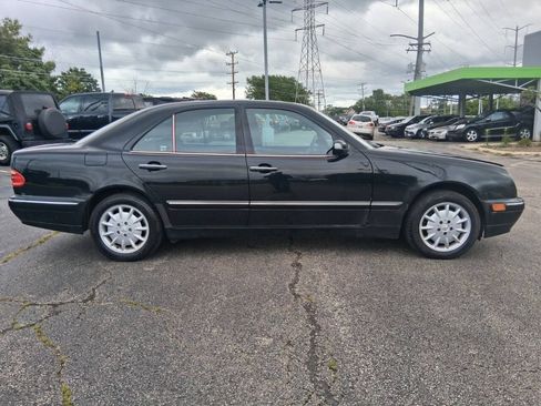 Used 2000 Mercedes-Benz E 320 4MATIC Sedan image 3