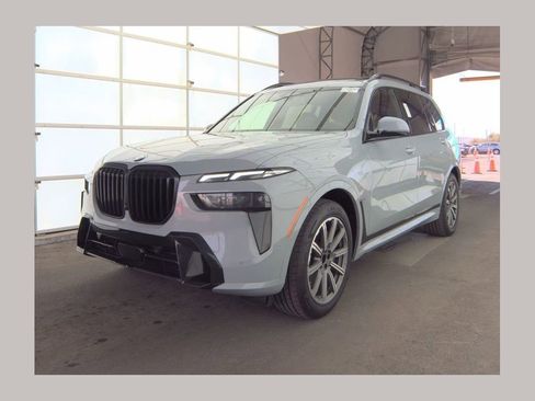 Used 2025 BMW X7 xDrive40i w/ M Sport Package image 1