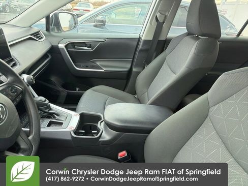 Used 2025 Toyota RAV4 XLE image 9