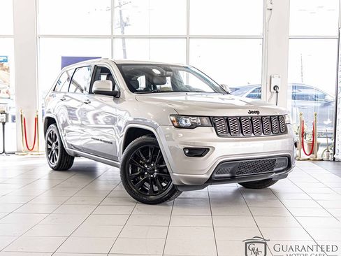 Used 2018 Jeep Grand Cherokee Altitude image 3