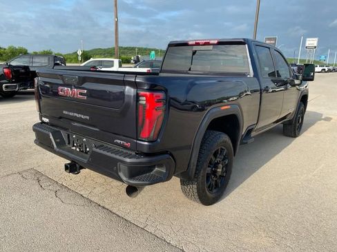 Used 2025 GMC Sierra 2500 AT4 w/ Technology Package AWD/4WD image 6