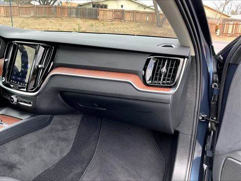 Used 2025 Volvo V60 B5 Cross Country Plus image 19