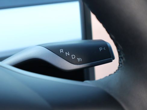 Used 2024 Tesla Model Y Long Range image 14