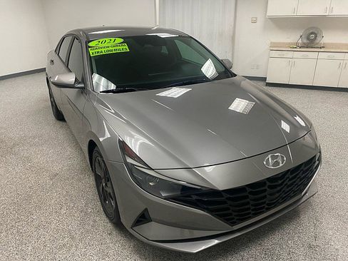 Used 2021 Hyundai Elantra SEL image 4