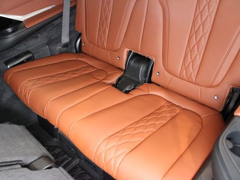 Used 2025 BMW X7 M60i image 20