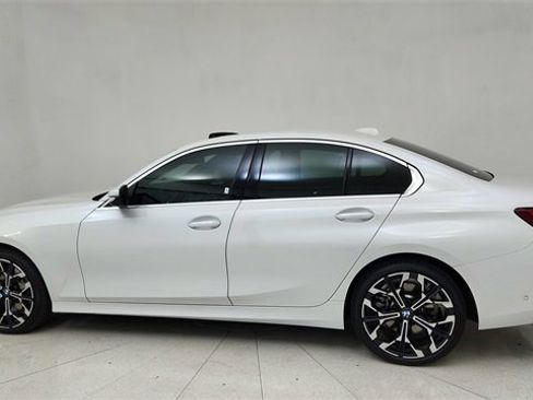 Used 2025 BMW 330i xDrive Sedan image 4