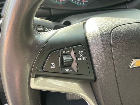 Certified 2022 Chevrolet Trax LT w/ LT Convenience Package image 24