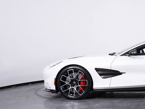Used 2025 Aston Martin Vanquish image 12