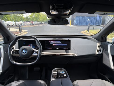 Used 2025 BMW iX xDrive50 AWD/4WD image 46