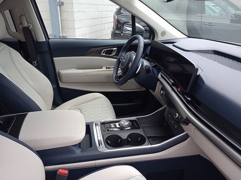 New 2026 Kia Carnival SX w/ SX Dark Edition Package FWD image 7