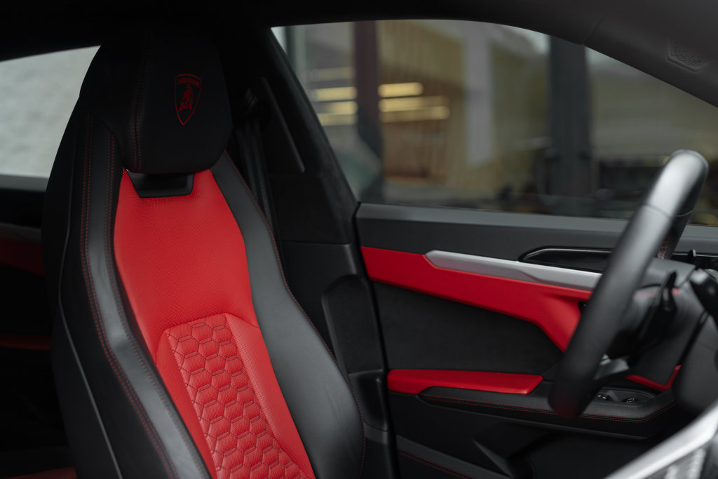 Used 2021 Lamborghini Urus AWD/4WD image 34