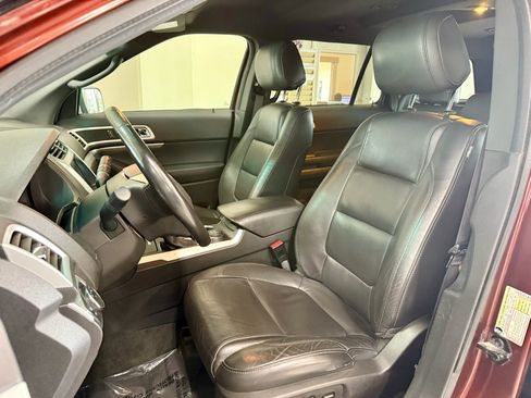 Used 2015 Ford Explorer XLT w/ Equipment Group 202B AWD/4WD image 10