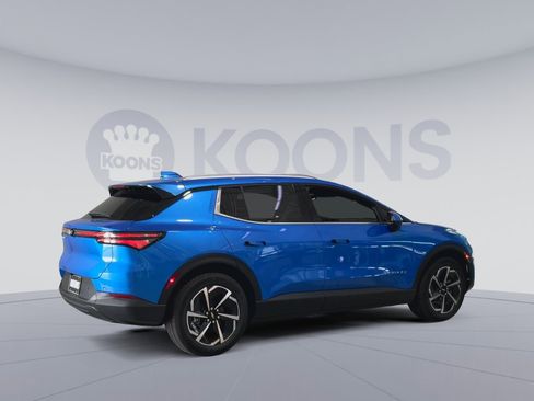 New 2026 Chevrolet Equinox EV LT image 2