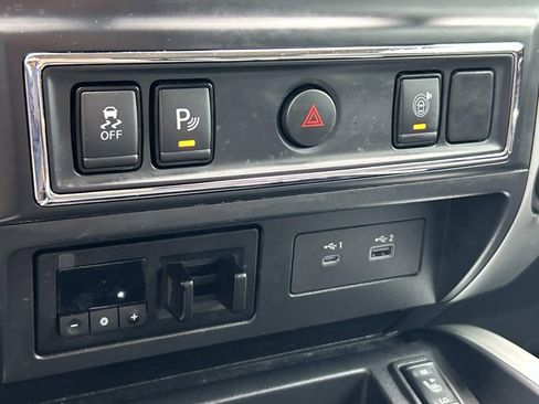 Used 2021 Nissan Titan SV w/ SV Convenience Package AWD/4WD image 33