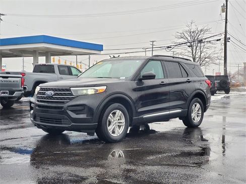 Used 2023 Ford Explorer XLT image 35