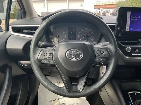 Used 2025 Toyota Corolla LE FWD image 28