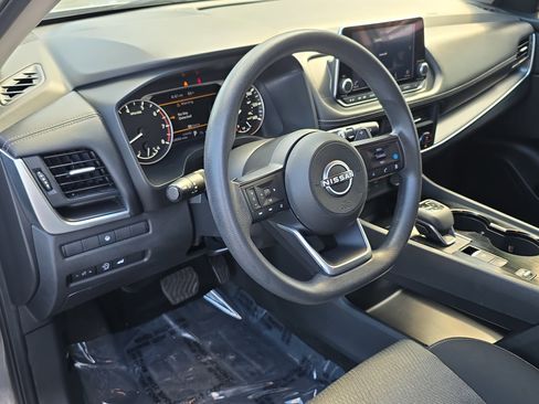 Used 2024 Nissan Rogue SV image 26