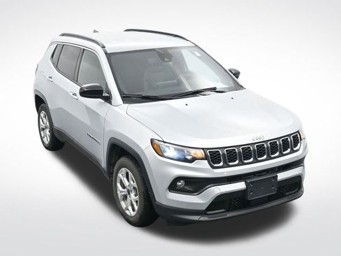 Used 2025 Jeep Compass Latitude image 22