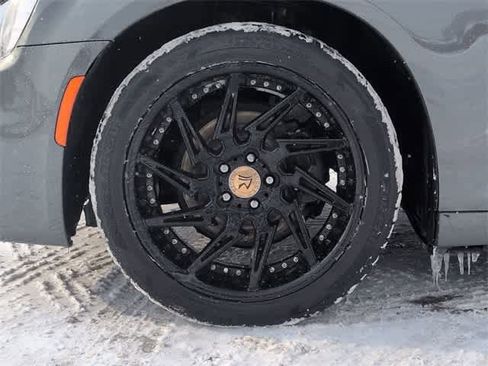 Used 2019 Chrysler 300 Touring image 14