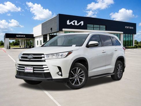Used 2017 Toyota Highlander XLE FWD image 1