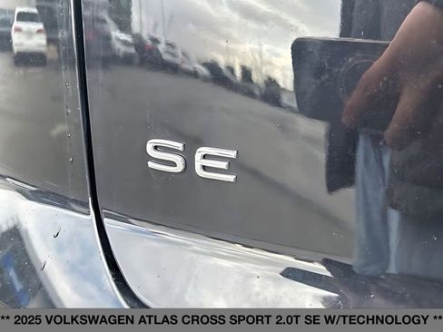 Used 2025 Volkswagen Atlas Cross Sport SE FWD image 15
