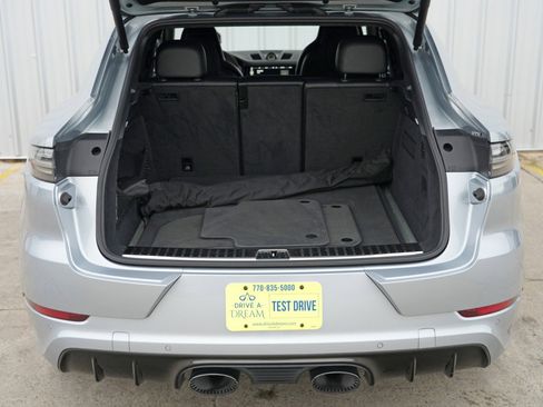 Used 2021 Porsche Cayenne GTS w/ Lightweight Sport Package image 10