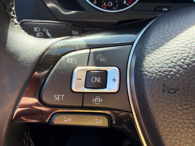 Used 2020 Volkswagen Tiguan SE w/ Panoramic Sunroof Package AWD/4WD image 28