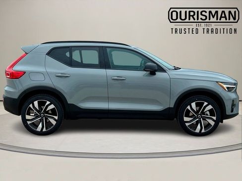 New 2026 Volvo XC40 B5 Ultra w/ Protection Package Premier image 2