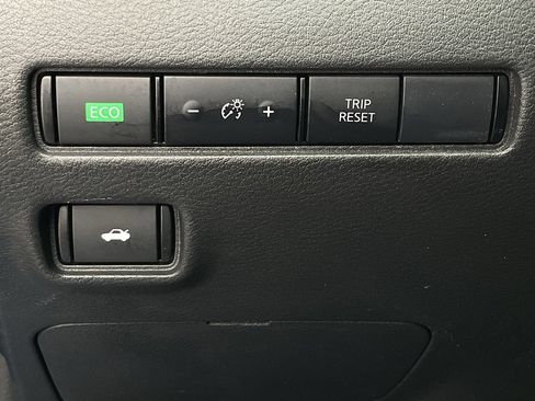 Used 2025 Nissan Sentra SV image 25