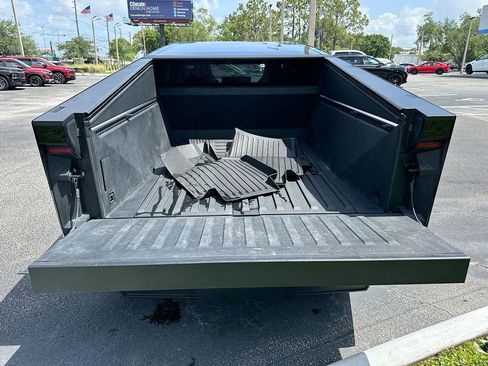 Used 2024 Tesla Cybertruck AWD Crew Cab image 25