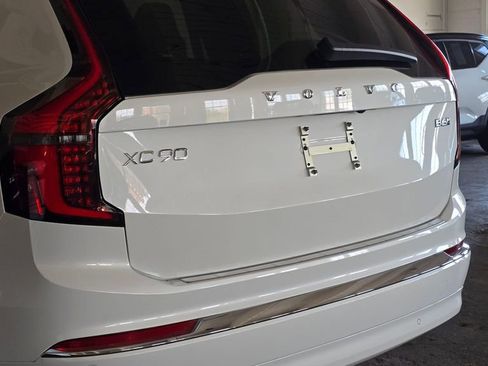New 2026 Volvo XC90 B6 Plus w/ Protection Package Premier AWD/4WD image 13