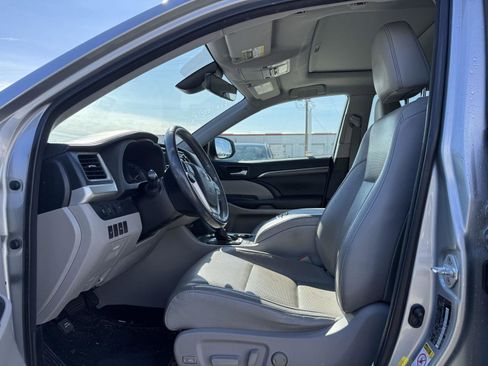 Used 2017 Toyota Highlander Limited image 5