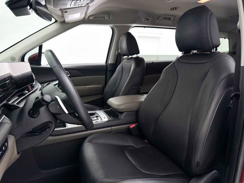 Certified 2025 Kia Carnival EX FWD image 21