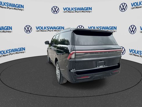 Used 2025 Lincoln Navigator Reserve AWD/4WD image 12