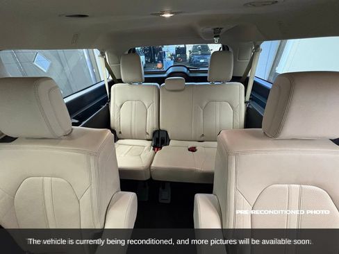 Used 2023 Ford Expedition Max Platinum AWD/4WD image 16