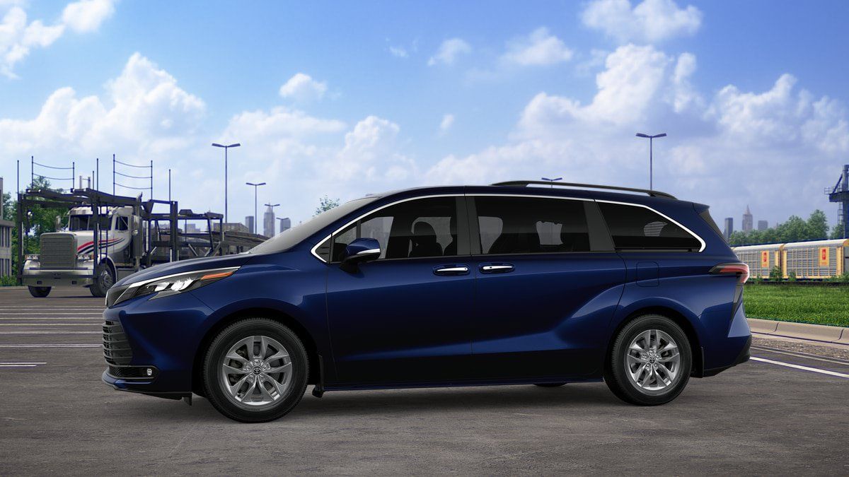 New 2026 Toyota Sienna XLE AWD/4WD image 3