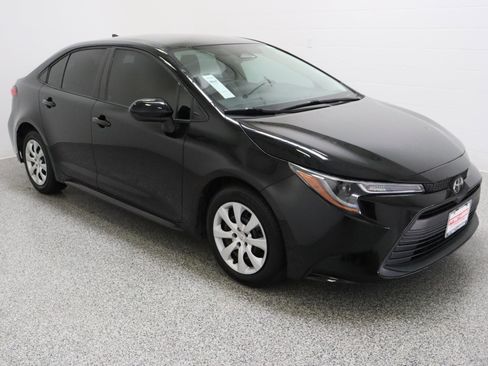 Used 2023 Toyota Corolla LE image 4