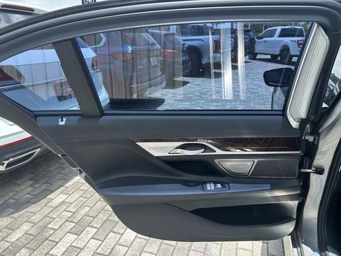 Used 2021 BMW 740i w/ M Sport Package RWD image 33